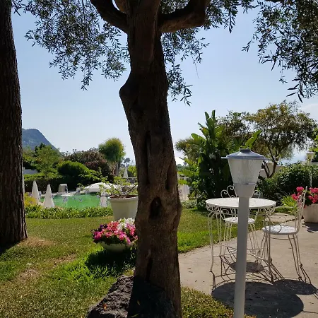 Bed & Breakfast Paradiso Garden & Charme With Warm Thermalpools And