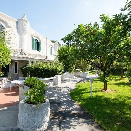 Paradiso Garden & Charme With Warm Thermalpools And Bed & Breakfast